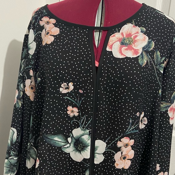 Spense women black floral pullover wide long sleeves blouse. Size 1X. Used. - Picture 2 of 6